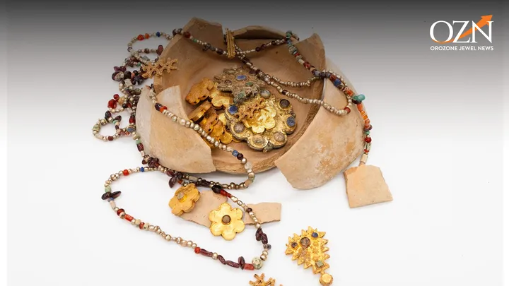 Over 100-Piece Gold, Silver & Gemstone Jewellery Collection Discovered in Saudi Arabia